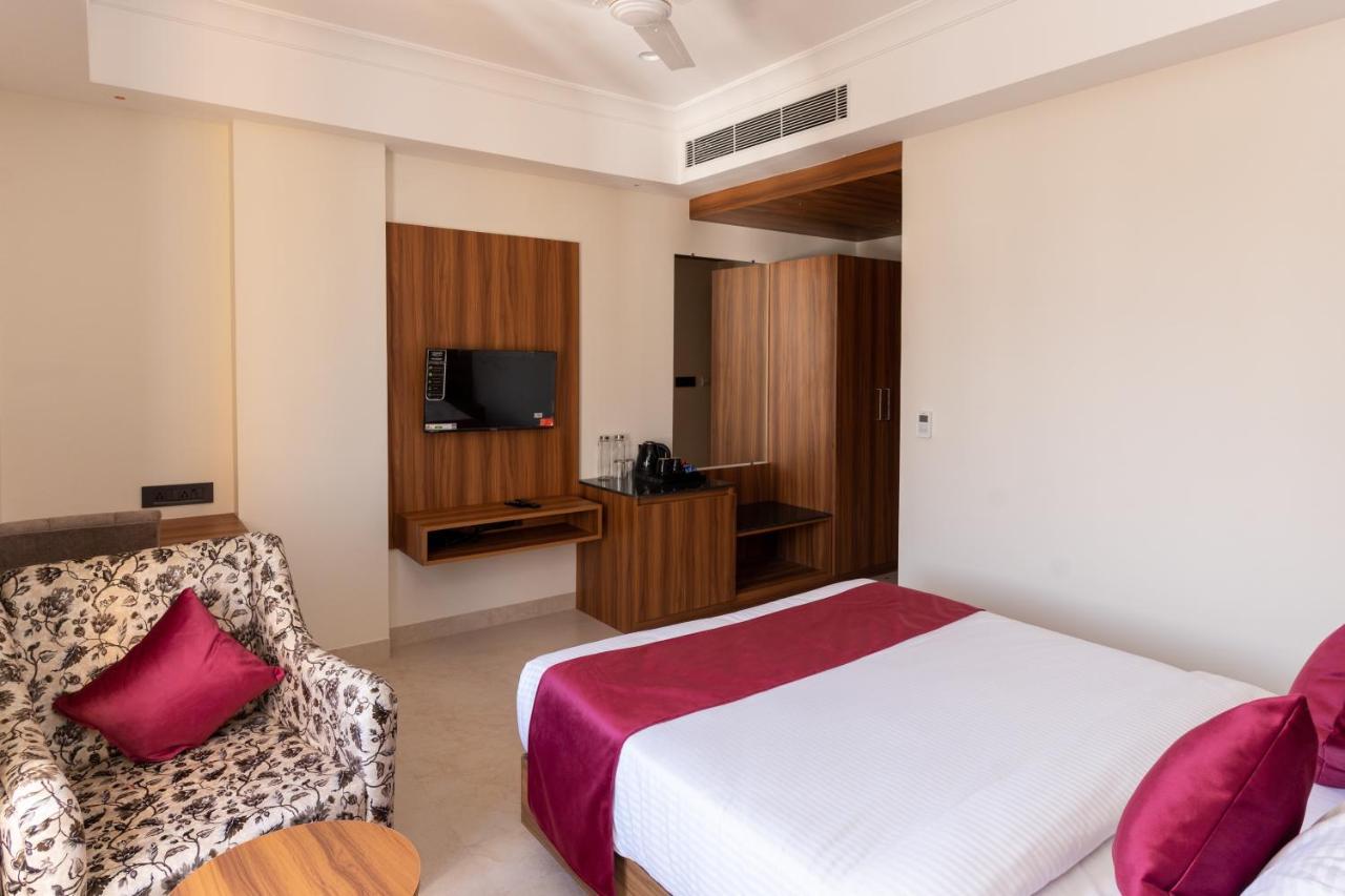 Raghunandan Palace - A Premier Boutique Stay, City Center & 500 Meters From City Railway Station Udaipur Ngoại thất bức ảnh