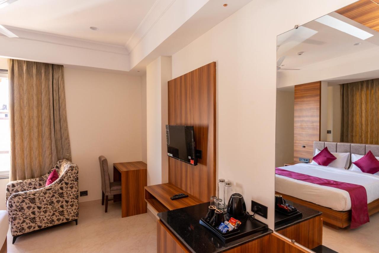 Raghunandan Palace - A Premier Boutique Stay, City Center & 500 Meters From City Railway Station Udaipur Ngoại thất bức ảnh