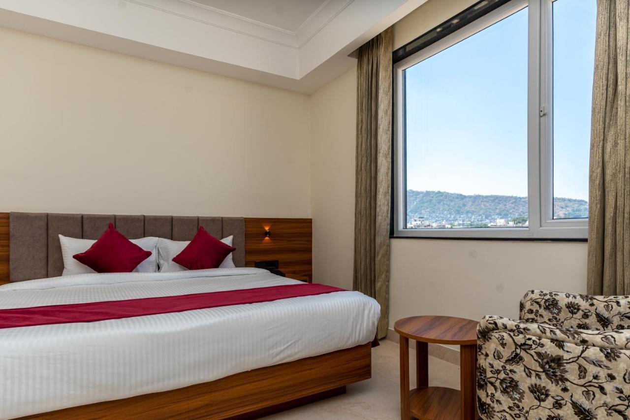 Raghunandan Palace - A Premier Boutique Stay, City Center & 500 Meters From City Railway Station Udaipur Ngoại thất bức ảnh