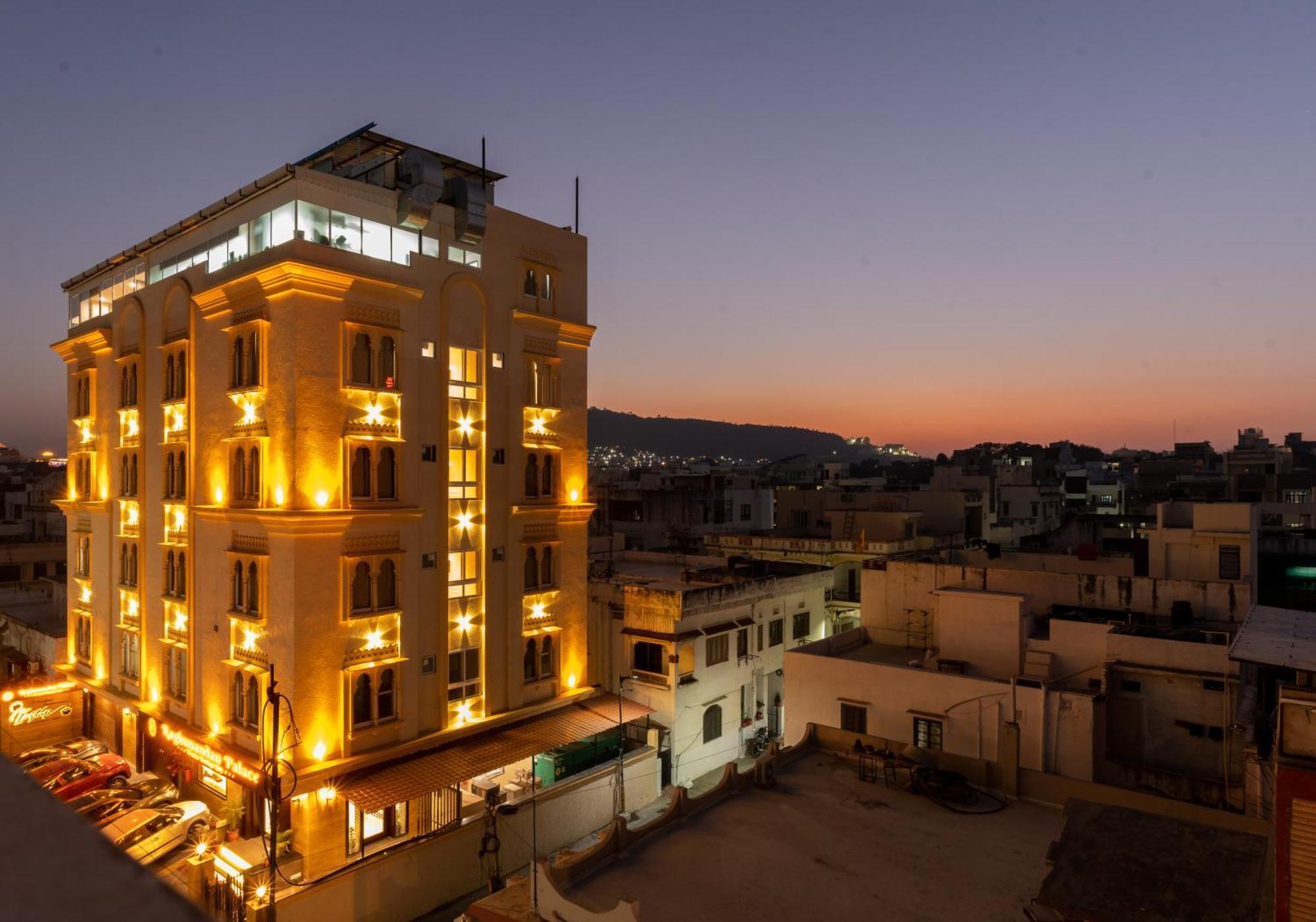 Raghunandan Palace - A Premier Boutique Stay, City Center & 500 Meters From City Railway Station Udaipur Ngoại thất bức ảnh