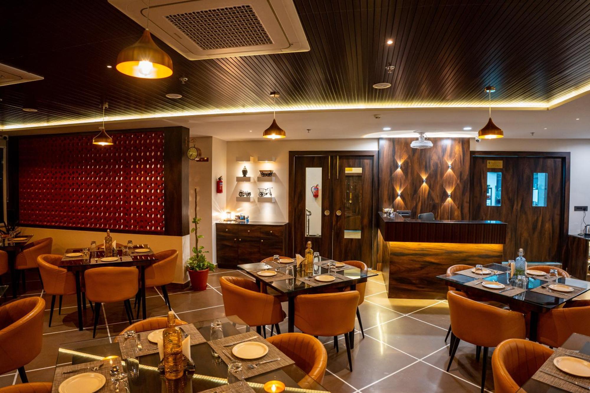Raghunandan Palace - A Premier Boutique Stay, City Center & 500 Meters From City Railway Station Udaipur Ngoại thất bức ảnh
