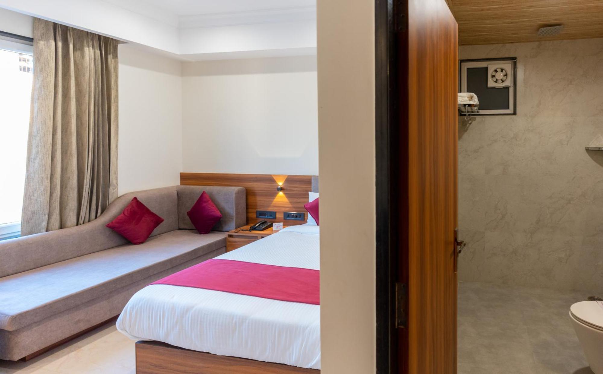 Raghunandan Palace - A Premier Boutique Stay, City Center & 500 Meters From City Railway Station Udaipur Ngoại thất bức ảnh