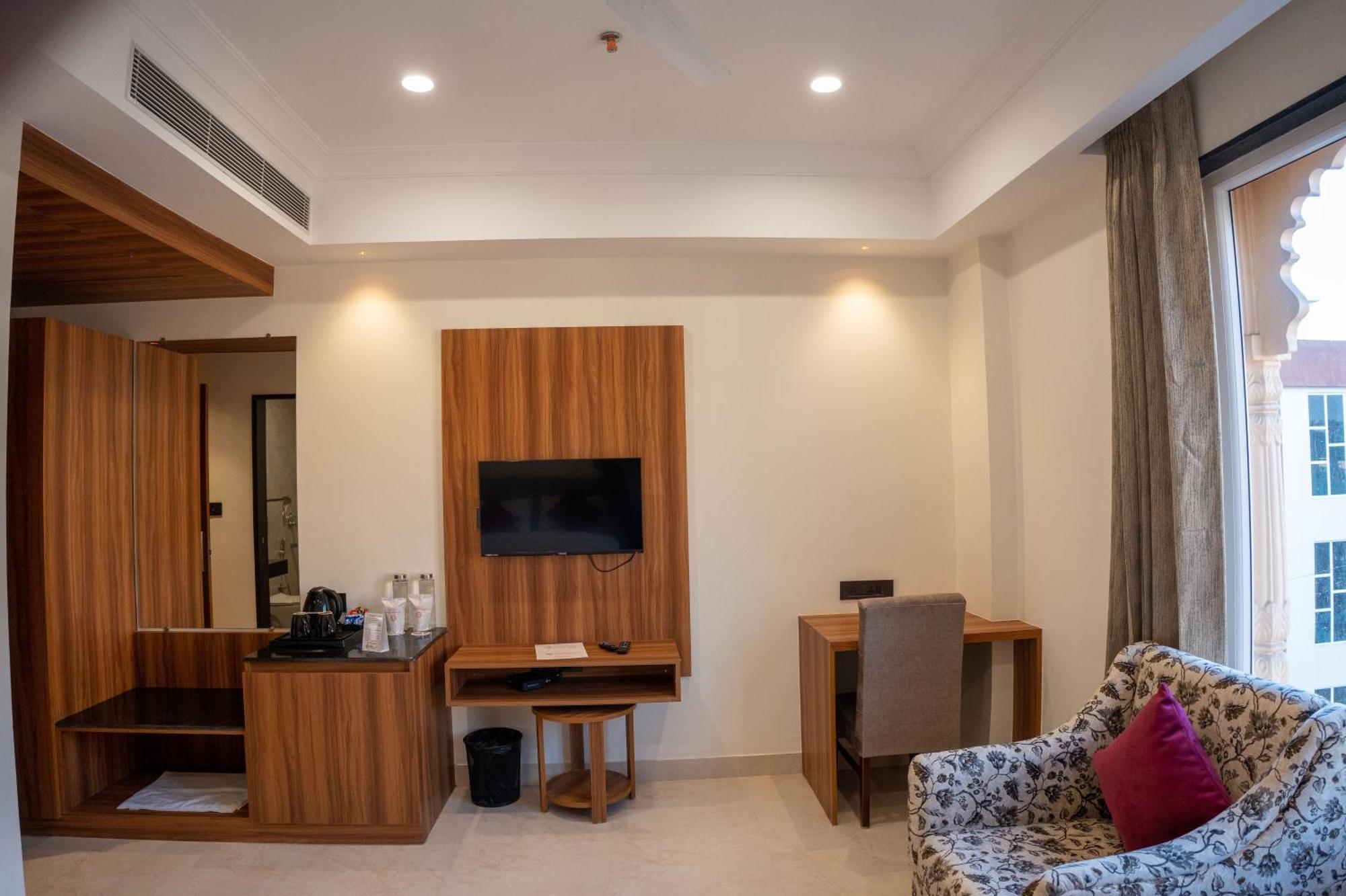 Raghunandan Palace - A Premier Boutique Stay, City Center & 500 Meters From City Railway Station Udaipur Ngoại thất bức ảnh