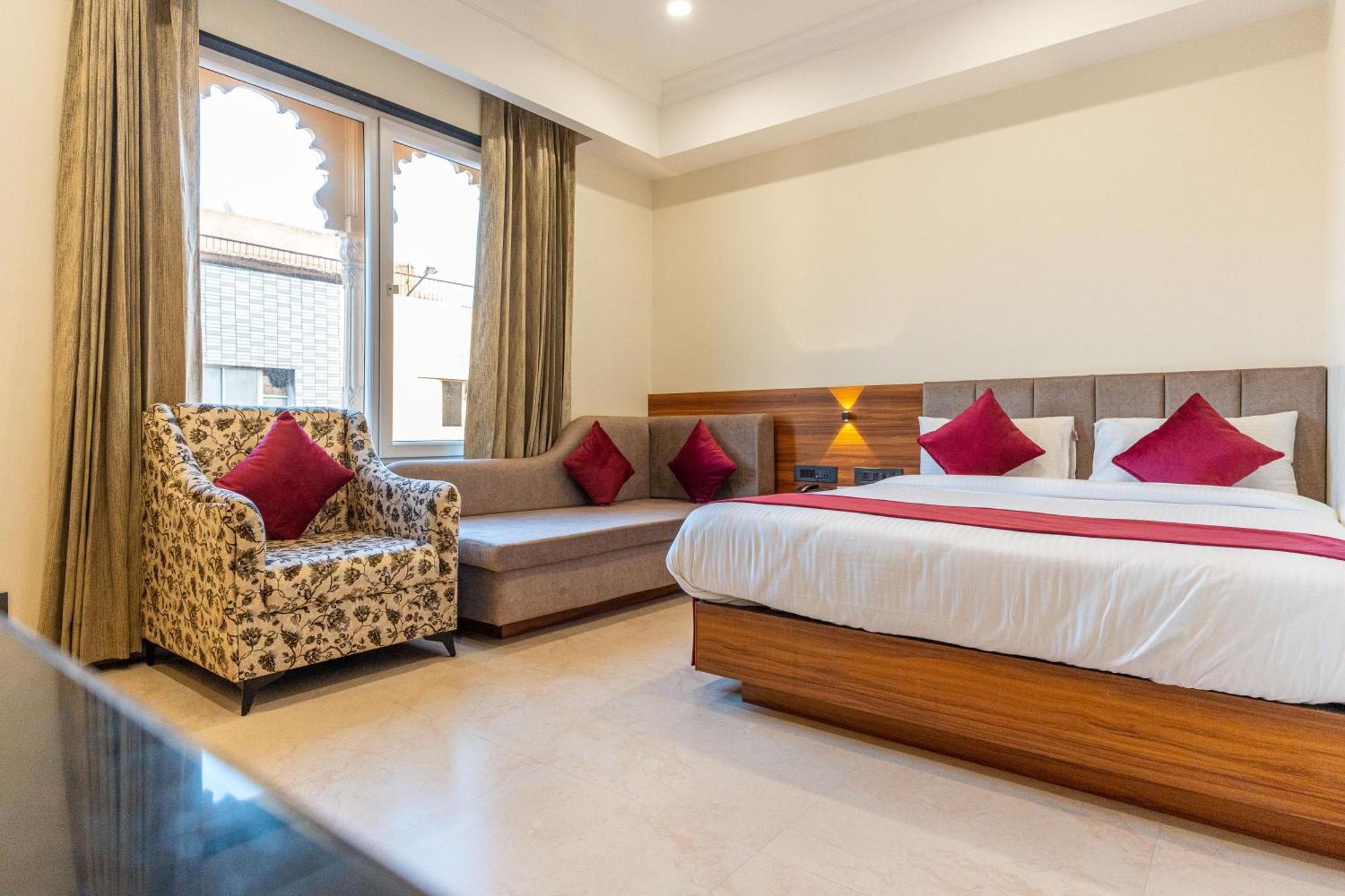 Raghunandan Palace - A Premier Boutique Stay, City Center & 500 Meters From City Railway Station Udaipur Ngoại thất bức ảnh