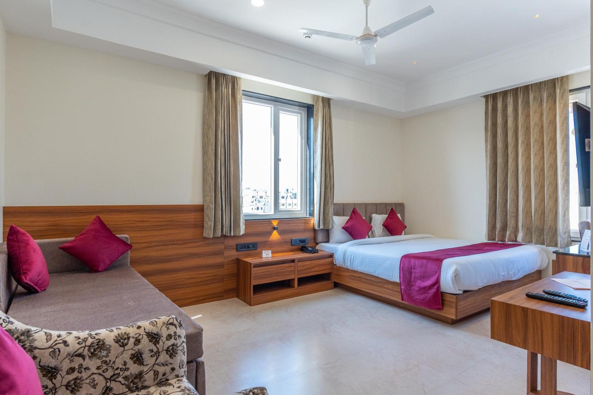 Raghunandan Palace - A Premier Boutique Stay, City Center & 500 Meters From City Railway Station Udaipur Ngoại thất bức ảnh