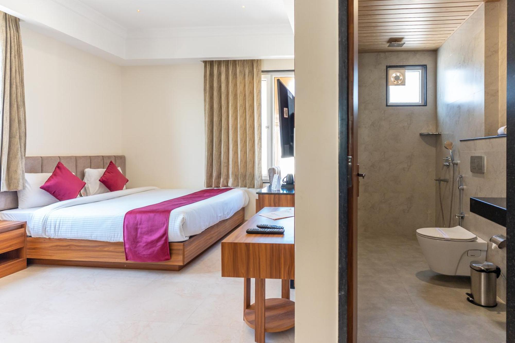 Raghunandan Palace - A Premier Boutique Stay, City Center & 500 Meters From City Railway Station Udaipur Ngoại thất bức ảnh