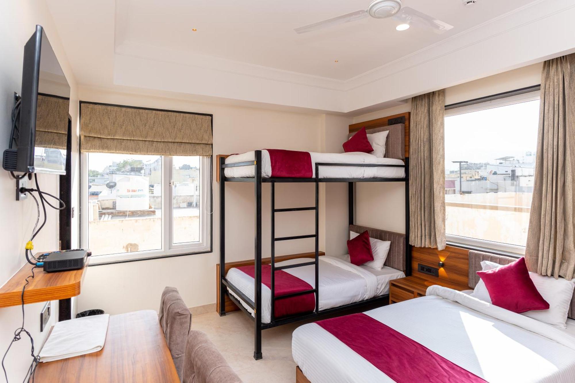 Raghunandan Palace - A Premier Boutique Stay, City Center & 500 Meters From City Railway Station Udaipur Ngoại thất bức ảnh