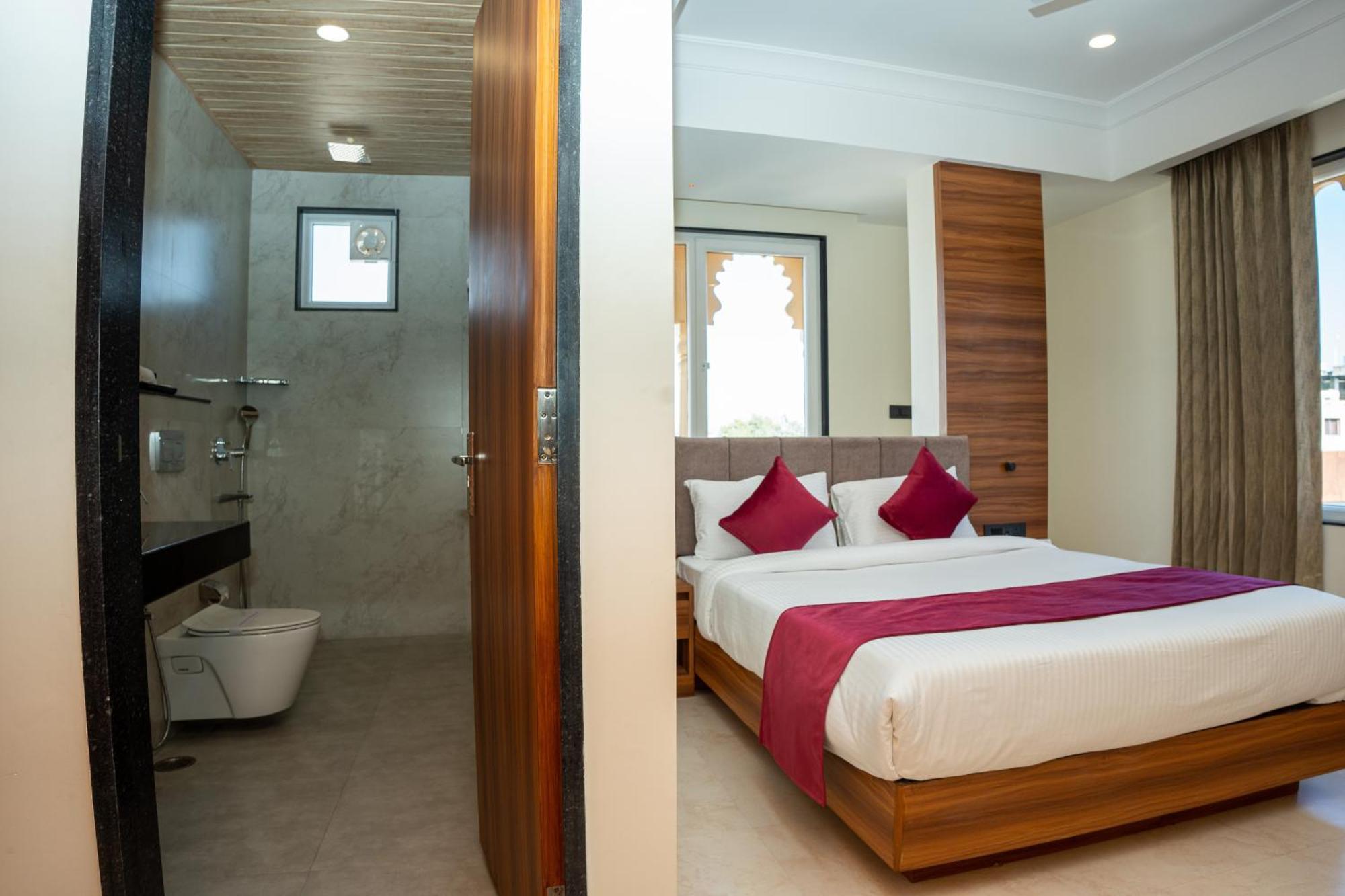 Raghunandan Palace - A Premier Boutique Stay, City Center & 500 Meters From City Railway Station Udaipur Ngoại thất bức ảnh