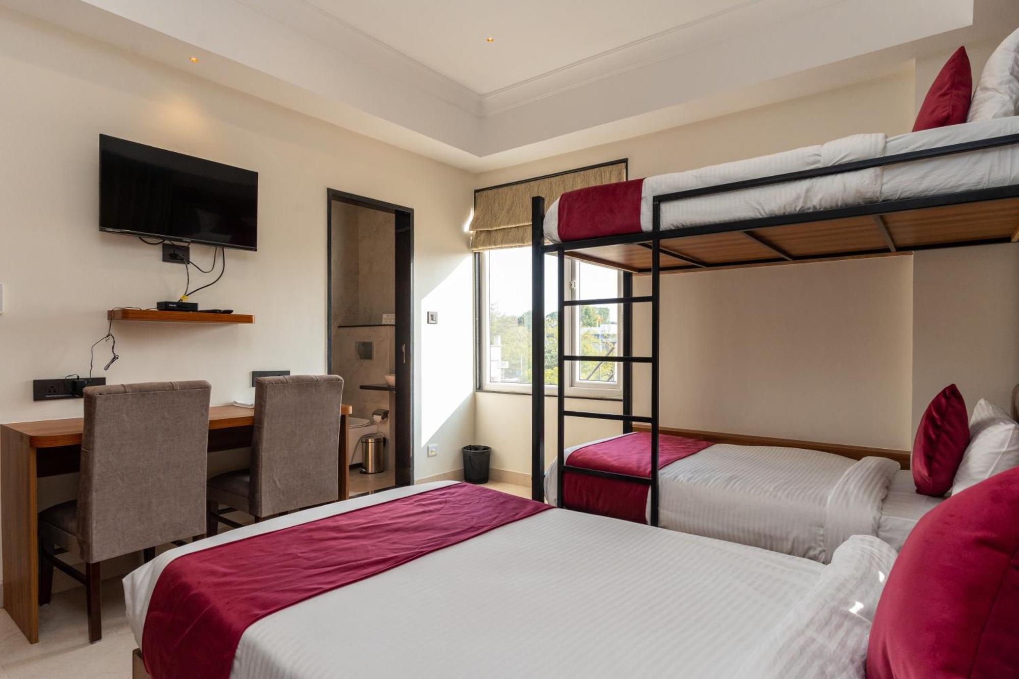 Raghunandan Palace - A Premier Boutique Stay, City Center & 500 Meters From City Railway Station Udaipur Ngoại thất bức ảnh
